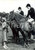 Fotografia d epoca originale 1964 CASTELLO DI WINDSOR Mostra dei cavalli  Elisabetta I parla con due fantini 1
