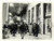 Fotografia d epoca originale 1990 ca GENOVA Shopping natalizio sotto i portici Fotografia VINTAGE 24x18 cm 1