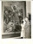 Fotografia d epoca originale 1954 CRACOVIA Famiglia operaia Fonderia LENIN in visita al Museo Nazionale Foto 1