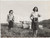 Fotografia d epoca originale 1960 ca ITALIA Giovani donne in campagna con automobile  Foto vintage 12x9 cm 1