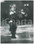 Fotografia d epoca originale 1975 ca MILANO Holiday on ice  Pattinatrice durante lo spettacolo  Foto 24x31 1