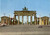 Cartolina originale da collezione 1970 ca BERLIN Porta di Brandeburgo con VESPA Cartolina ANIMATA FG VG 1