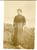 Fotografia d epoca originale 1910 ca AREA LIGURE Donna in spiaggia con l ombrellino Foto cartolina VINTAGE 1