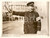Fotografia d epoca originale 1941 GIAPPONE Vigile urbano con maschera di protezione smog POLIZIA STRADALE 1