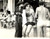 Fotografia d epoca originale 1977 TENNIS Guillermo VILAS in costume da bagno con fidanzata Gabriella Foto 1