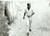Fotografia d epoca originale 1960 ca SAINTTROPEZ F Vittorio Emanuele SAVOIA cammina sulla spiaggia Foto 1