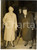 1958 LONDON Winston CHURCHILL and his wife back from Gibraltar - Photo 15x20 Fotografia d'epoca, con didascalia coeva al verso. CONDIZIONI: FAIR (alone diffuso) FORMATO: 15x20 cm    originale e autentica 1
