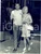 1966 PARMA CICLISMO Jacques ANQUETIL a passeggio con la moglie *Foto 24x18 cm Fotografia d'epoca con didascalia coeva al verso.  CONDIZIONI: G FORMATO: 24x18 cm    originale e autentica 1