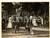 Fotografia d epoca originale 1938 PARIS Parc de BAGATELLE Invitati al Garden Party acclamano i Reali inglesi 1