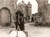 Fotografia d epoca originale 1964 SARZAY F CRUELLE MEPRISE Christiane MOULIN con valigia Foto di scena 1