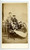 Fotografia d epoca originale 1870 ca CUNEO Ritratto di tre fratelli con bambina in lettura Foto JAVELLI CDV 1