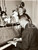 Fotografia d epoca originale 1960 ca PARIS Raymond LEGRAND suona per la moglie Colette RENARD Foto 1