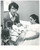 Fotografia d epoca originale 1970 ca COSTUME ITALIA Nicola DI BARI in ospedale Nascita seconda figlia 10 1