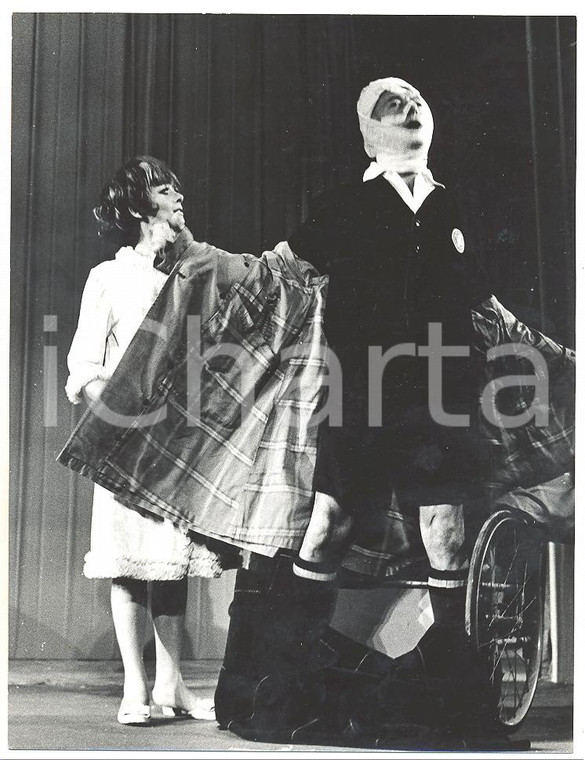 1967 IMPRUNETA Teatro umoristico - Ernesto CALINDRI e Sandra MONDAINI Foto 18x24
