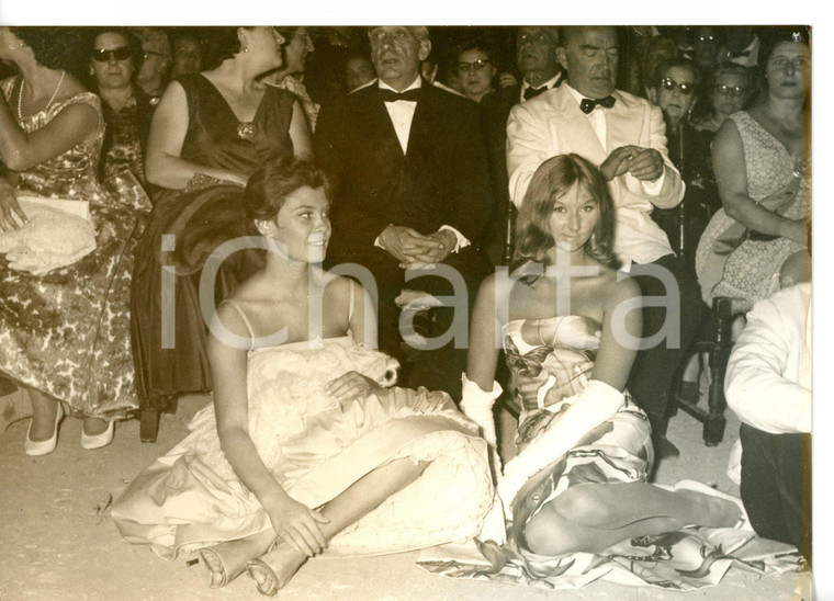 1957 TAORMINA Rassegna cinematografica - Pina BOTTIN sul pavimento *Foto 18x13