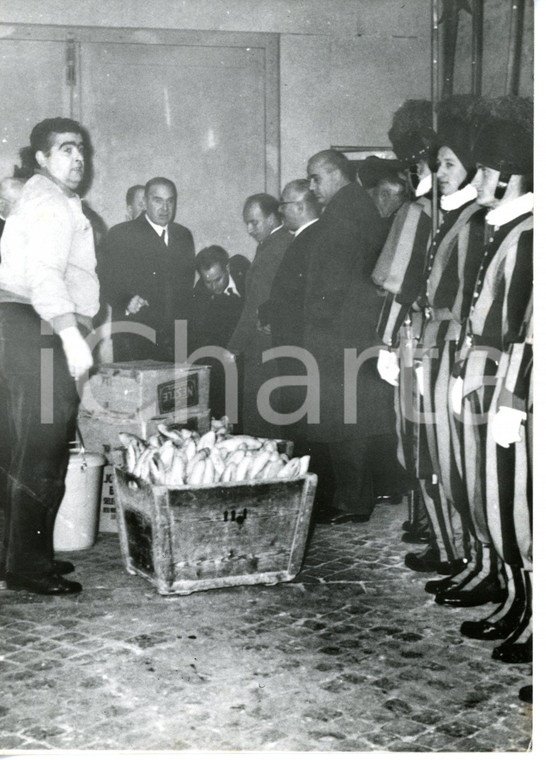 1958 CITTÀ DEL VATICANO Razioni di cibo per i Cardinali del Conclave *Foto 13x18