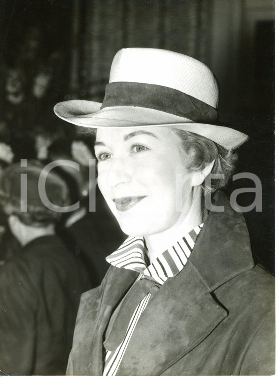1958 LONDON Savoy Hotel - Barbara KELLY wearing trilby hat *Photo 15x20 cm