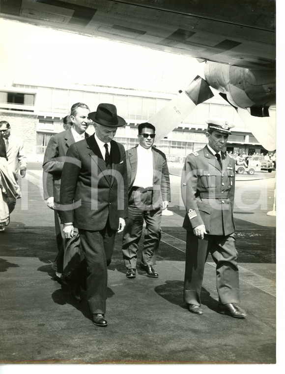 1960 ROMA Antonio SEGNI all'aeroporto in partenza per Amsterdam *Foto 18x24 cm