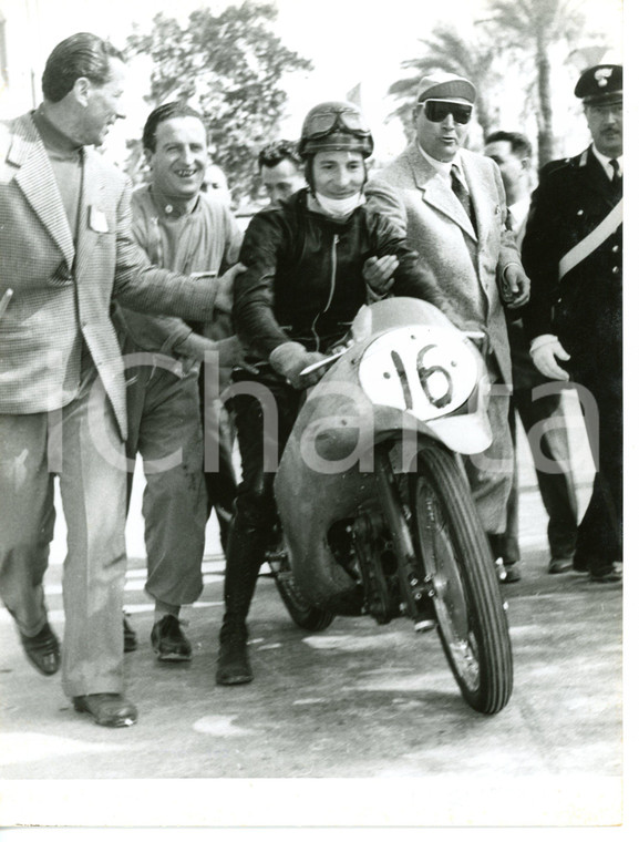 1955 CIRCUITO DI OSPEDALETTI Classe 250 - Il vincitore Enrico LORENZETTI *Foto