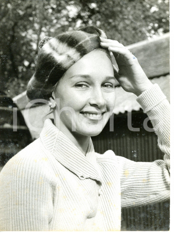1958 TROSSACHS Actress Taina ELG wearing a "tammy" *Photo 15x20 cm