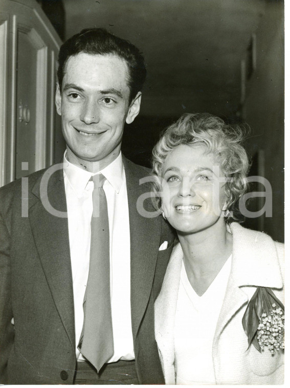 1958 OXFORD Mai ZETTERLING with David HUGHES after their wedding *Photo 15x20