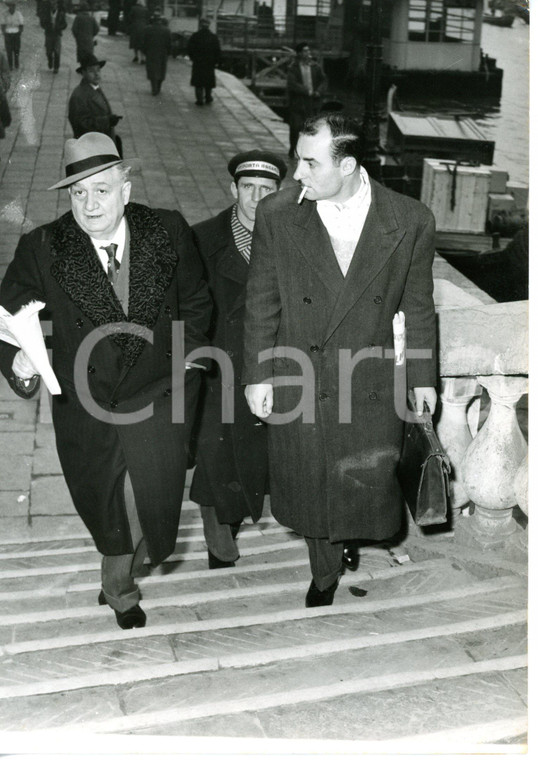 1957 VENEZIA - CASO MONTESI Angelo GIULIANI con l'avv. Bruno CASSINELLI *Foto