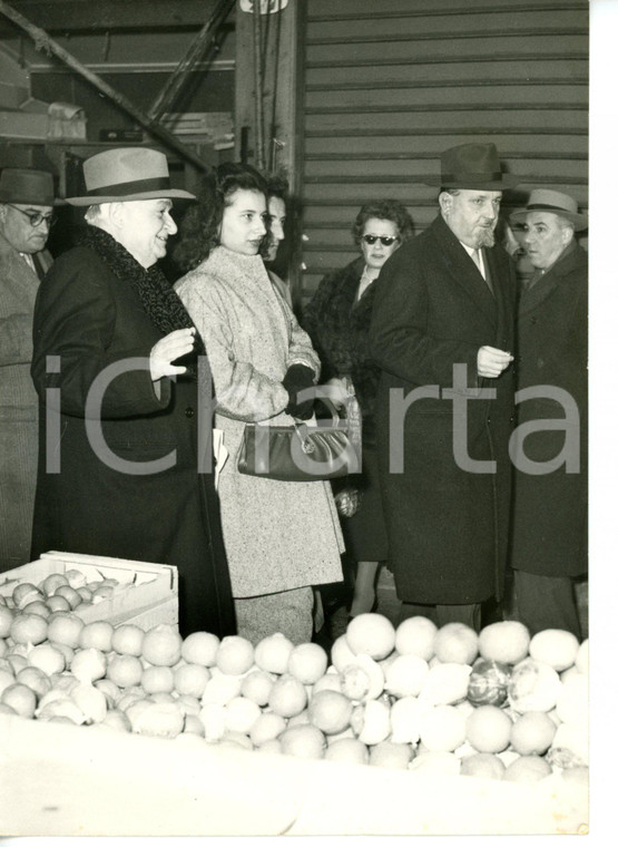 1957 VENEZIA - CASO MONTESI Wanda MONTESI con l'avvocato Bruno CASSINELLI *13x18