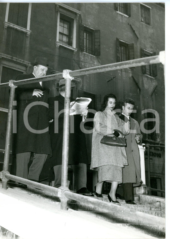 1957 VENEZIA - CASO MONTESI Wanda MONTESI si reca in tribunale con il marito