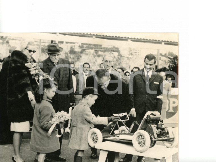 1962 PRINCIPATO DI MONACO Alberto di MONACO bambino riceve in regalo go-kart