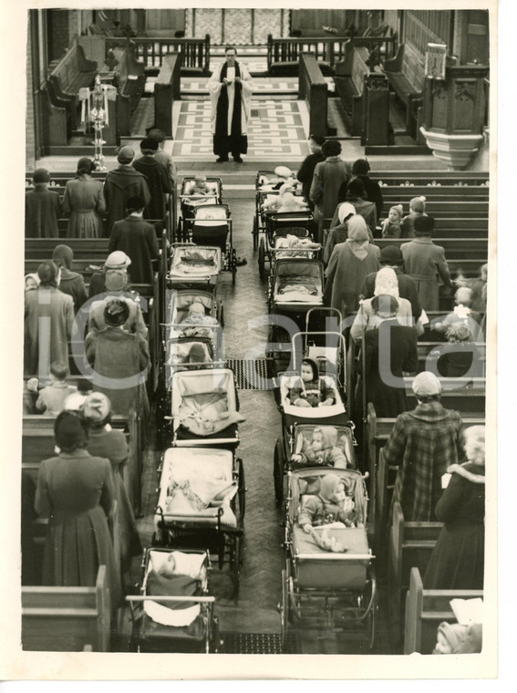 1954 LONDON Saint Luke's Church - Prams in the aisle during service for mothers