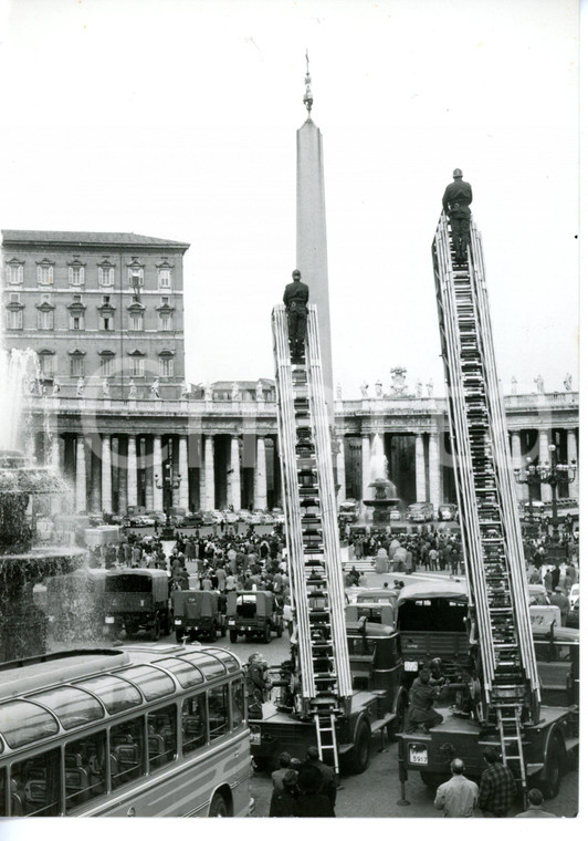 1960 ROMA Benedizione degli automezzi in Piazza San Pietro *Foto 13x18 cm