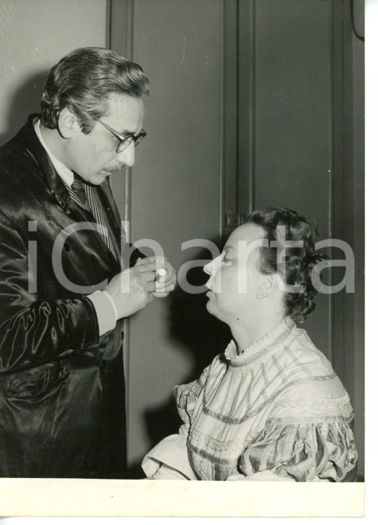 1958 PALERMO Teatro Massimo - Il soprano Magda OLIVERO al trucco *Foto 13x18 cm