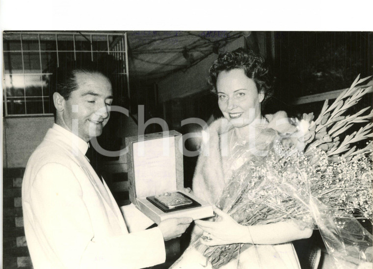 1959 ALASSIO Caffé Roma - Magda OLIVERO riceve premio "Muretto d'Oro" *Foto 