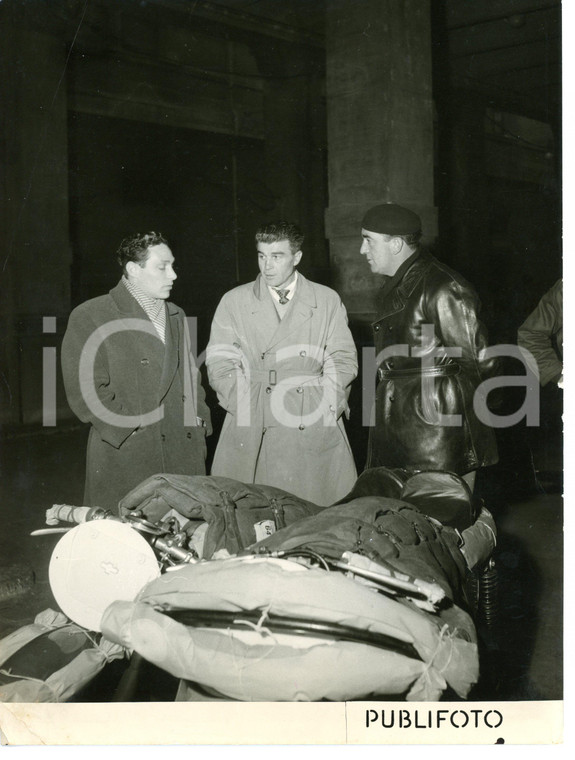1955 ca GENOVA MOTOCICLISMO Alano MONTANARI con il fratello di Arciso ARTESIANI