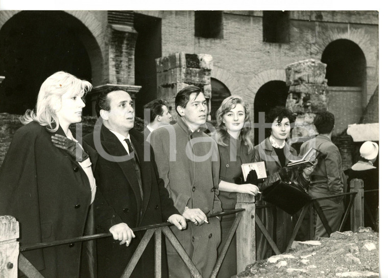 1958 ROMA Il cantante Johnnie RAY in visita al Colosseo *Foto 18x13 cm