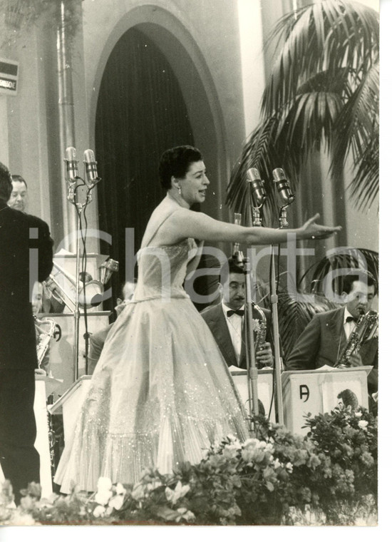 1955 ca GENOVA La cantante Katyna RANIERI si esibisce sul palco *Foto 13x18 cm