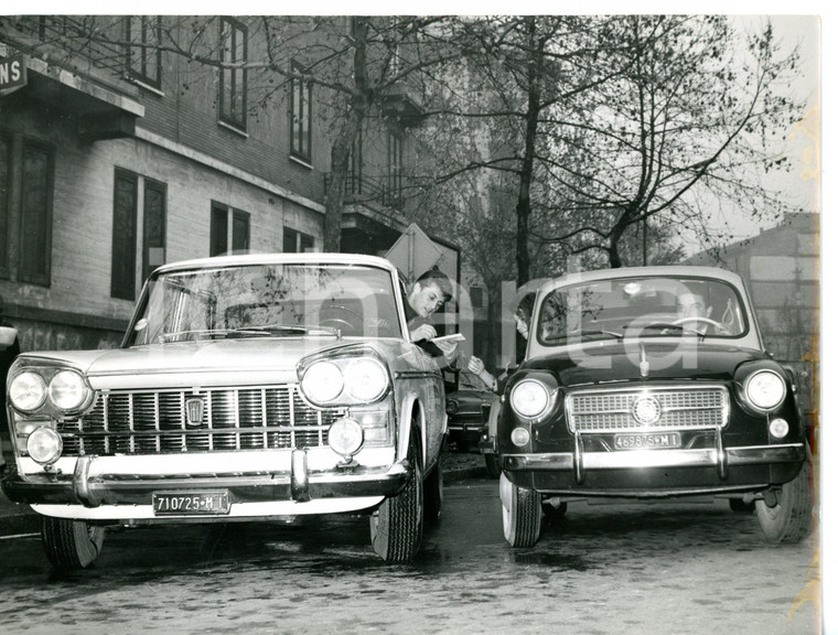 1963 MILANO Tony RENIS su FIAT 2300 Berlina firma autografo a un'ammiratrice