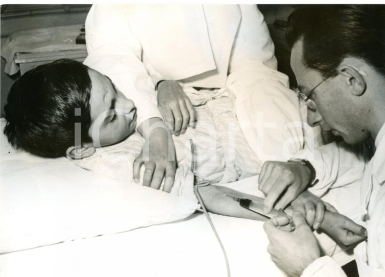 1955 ca BRESCELLO (RE) Bambino ricoverato in ospedale *Foto 18x13 cm