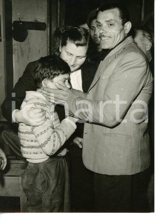 1955 ca CORNIGLIANO - CRONACA NERA Bambino rapito riabbraccia i genitori *Foto