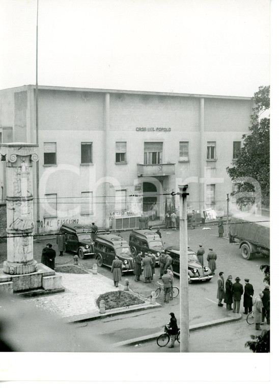 1955 MILANO Via Forze Armate - Polizia durante sfratto alle Case del Popolo 