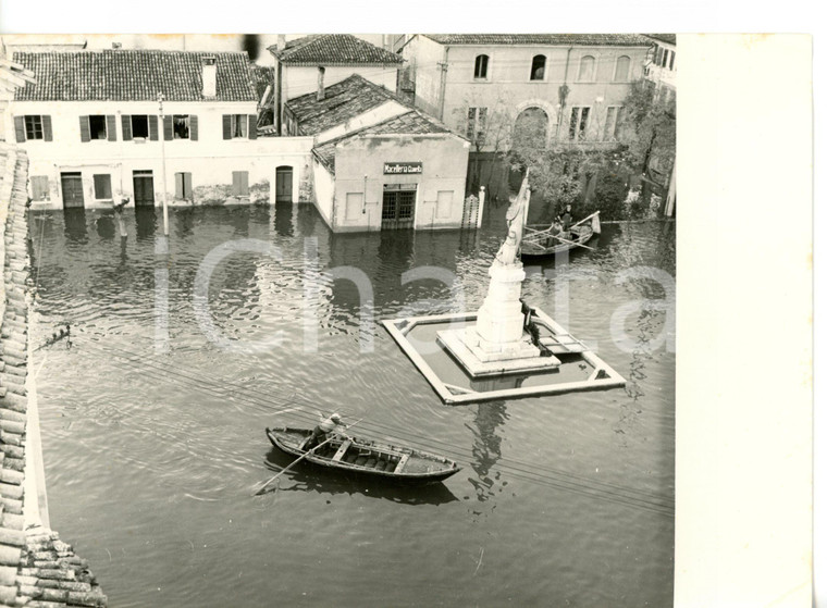 1957 GORO (FE) - ALLUVIONE DEL POLESINE Piazza allagata con Macelleria GIANELLA 