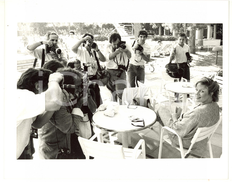1985 ca VENEZIA Ciga Hotels - Kathleen TURNER tra i giornalisti *Foto (3)