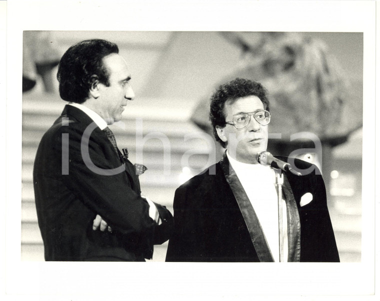 1985 FESTIVAL DI SANREMO Peppino DI CAPRI sul palco con Pippo BAUDO - Foto 25x20