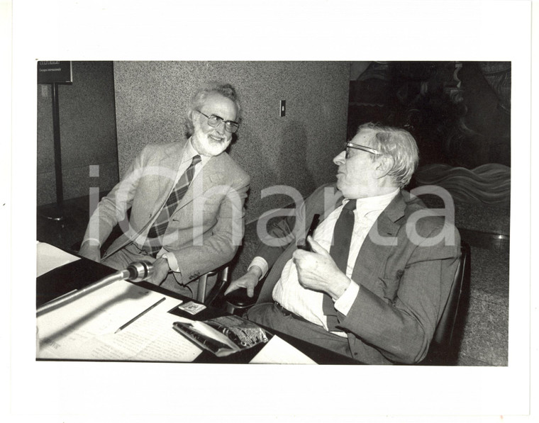 1987 MILANO Ugo STILLE con Eugenio SCALFARI durante conferenza *Foto 25x20 cm