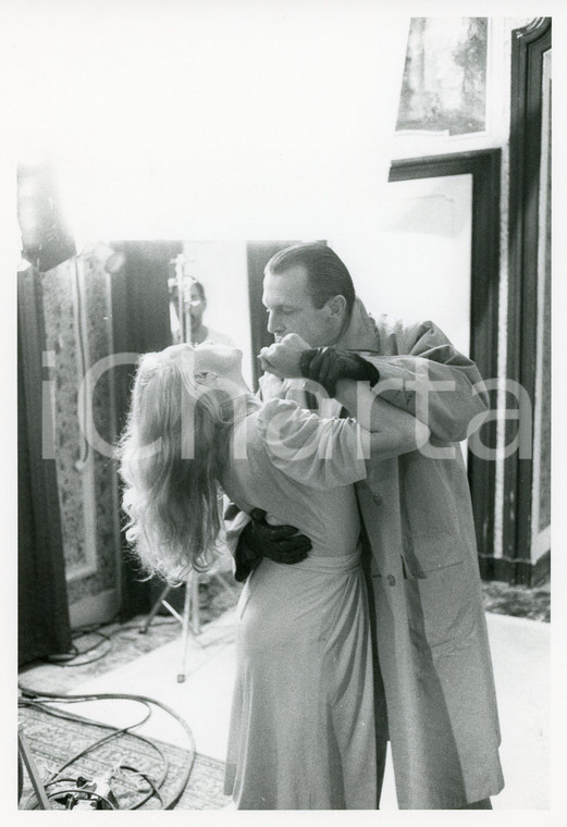 1984 RAI - NOTTI E NEBBIE Eleonora GIORGI con Umberto ORSINI sul set *Fotografia