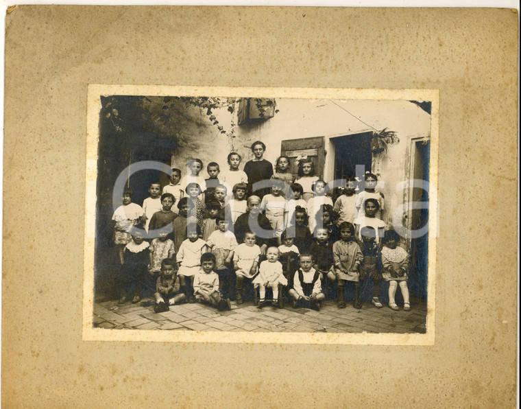 1920 ca BRIANZA Classe elementare in un cortile *Foto VINTAGE 27x21 cm