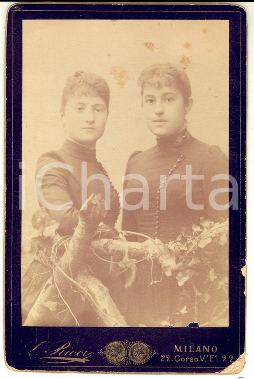 1885 ca MILANO Ritratto di due sorelle in nero - Foto L. RICCI 11x16 cm