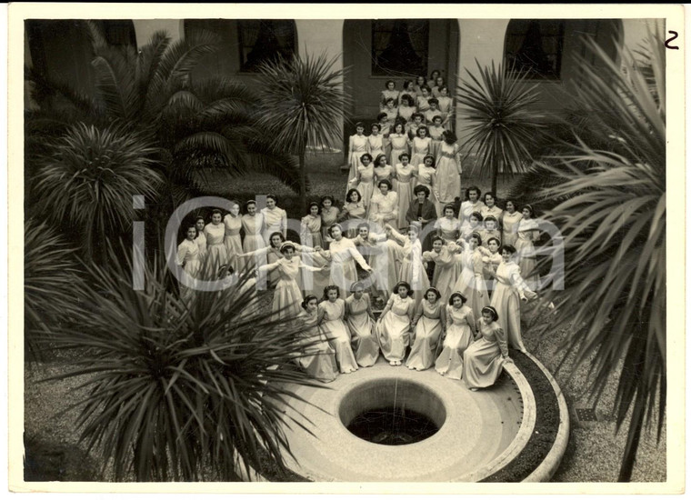 1950 ca ROMA Saggio di danza - Ritratto di gruppo allieve - Foto A. CARTONI