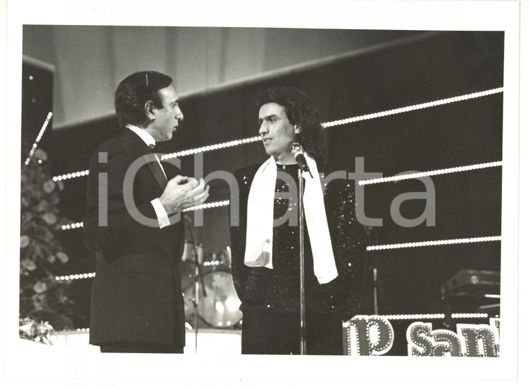 1985 ca FESTIVAL DI SANREMO Pippo BAUDO sul palco con Toto CUTUGNO *Foto 24x18