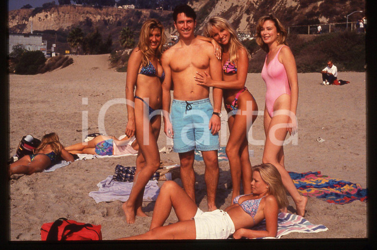 35mm vintage slide* 1990ca Serie tv BAYWATCH  gruppo di figuranti sul set (2)